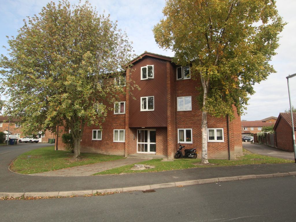 1 bed flat for sale in Speedwell Close, Cherry Hinton, Cambridge CB1, £