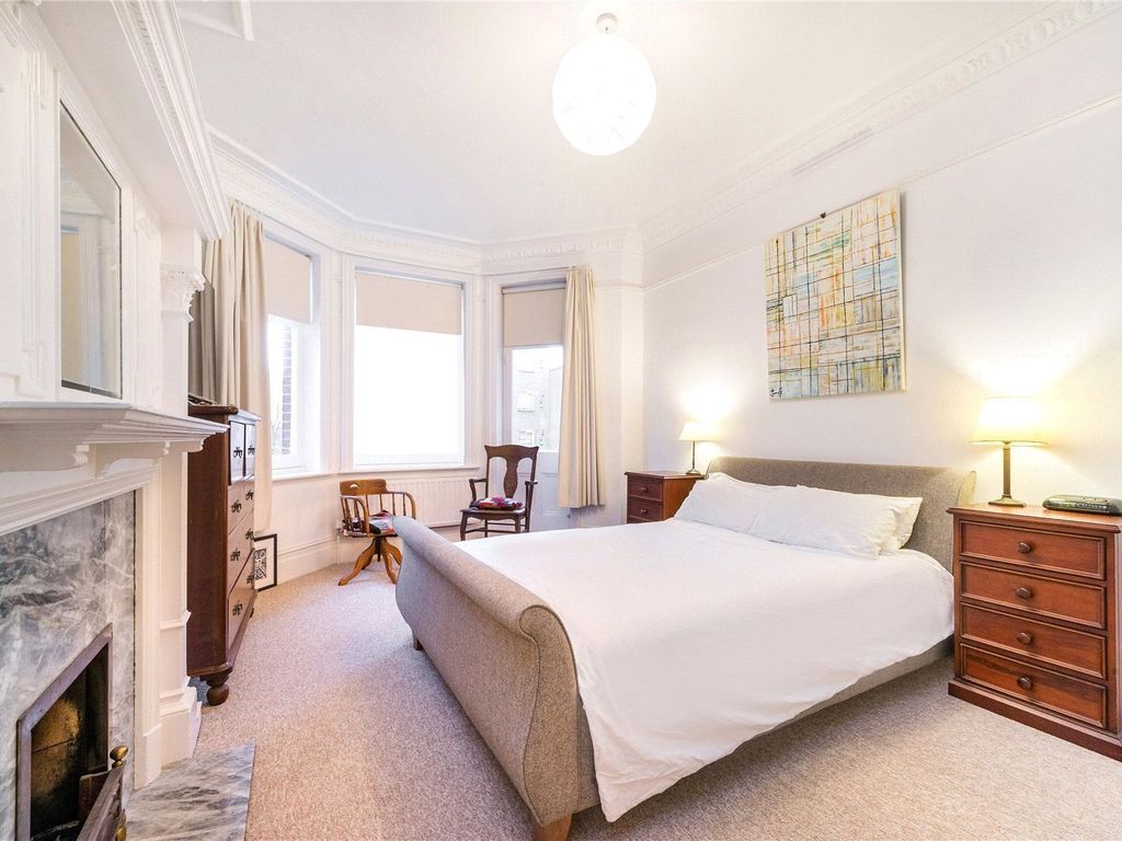 4 bed flat to rent in St Marys Mansions, St Mary's Terrace W2, £4,900