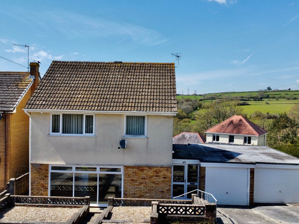3 bed detached house for sale in Oaklands, Llanelli SA14 Zoopla