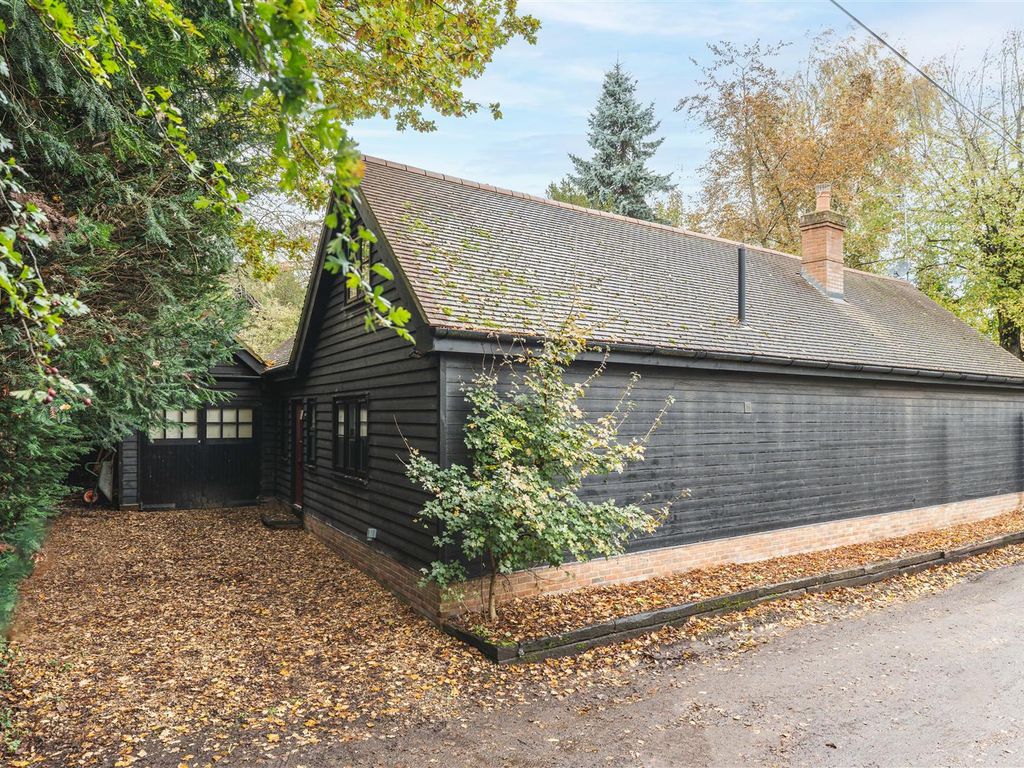 4 bed barn conversion for sale in Whitehorse Lane, Newport, Saffron