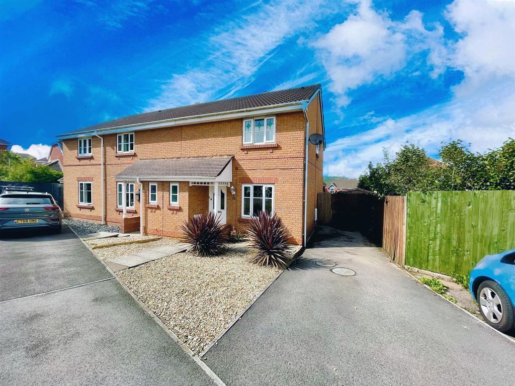 3 bed property to rent in Maes Y Wennol, Miskin, Pontyclun CF72, £950