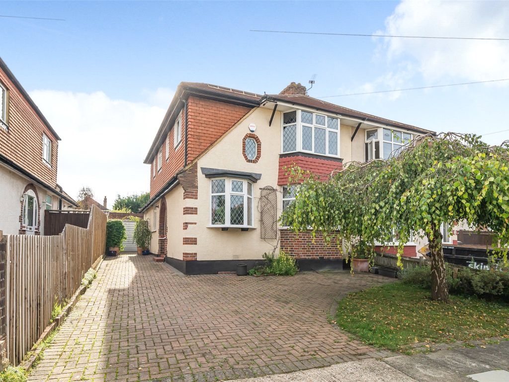 4 bed semidetached house for sale in Brockenhurst Avenue, Worcester