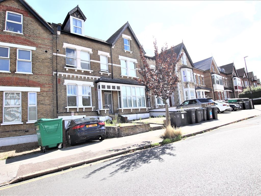 3 bed flat to rent in 5 Birdhurst Road, South Croydon CR2, £2,300 pcm Zoopla