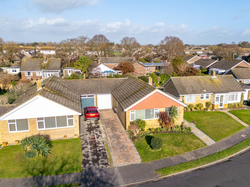 3 bed detached bungalow for sale in Pryors Lane, Aldwick, Bognor Regis