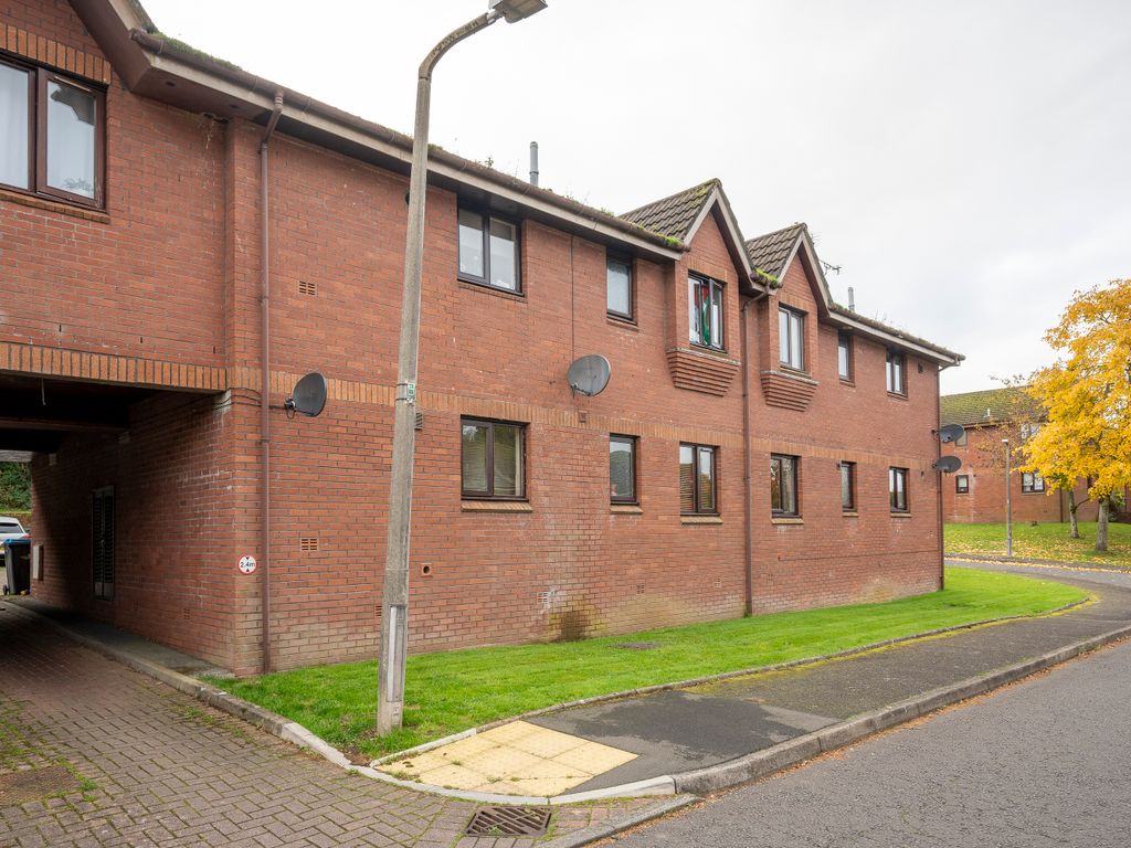 2 bed flat for sale in Kirkpatrick Court, Dumfries DG2, £77,000 Zoopla