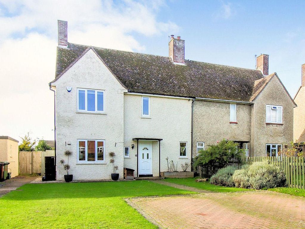 3 bed semidetached house for sale in Great Lane, Bierton, Aylesbury