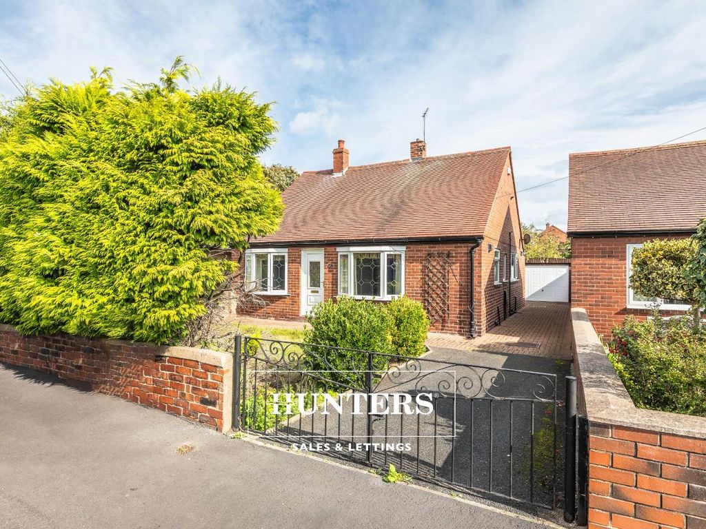 3 bed detached bungalow for sale in Hemsby Road, Castleford WF10, £