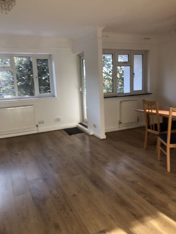 2 bed flat to rent in Elmhurst Crescent, East Finchley N2, £1,840 pcm