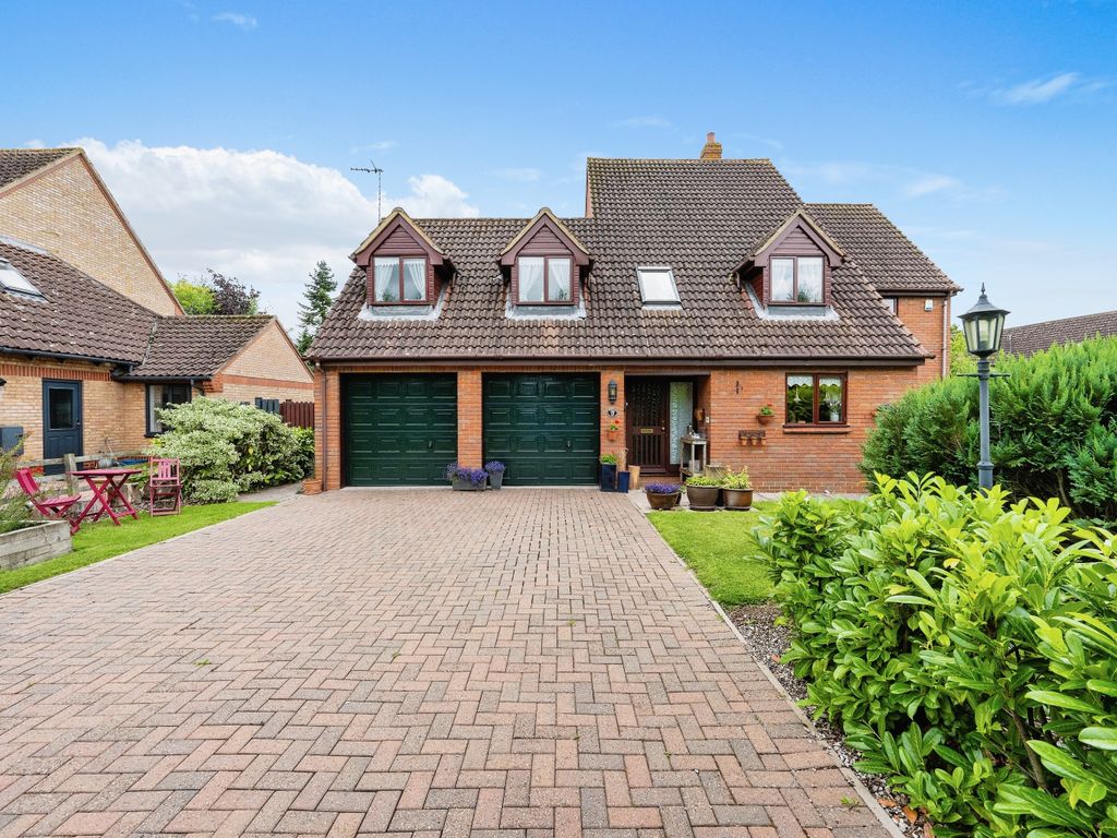 4 bed detached house for sale in Boulters Lock, Giffard Park, Milton