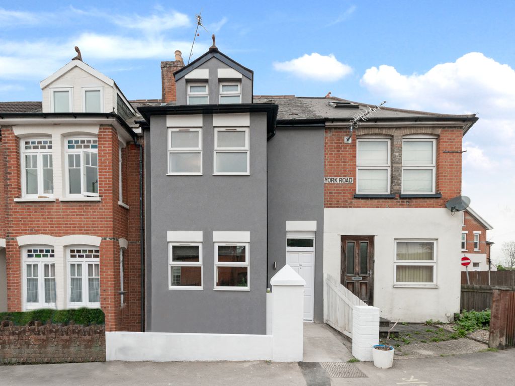 6 bed property to rent in York Road, Aldershot GU11, £2,700 pcm Zoopla