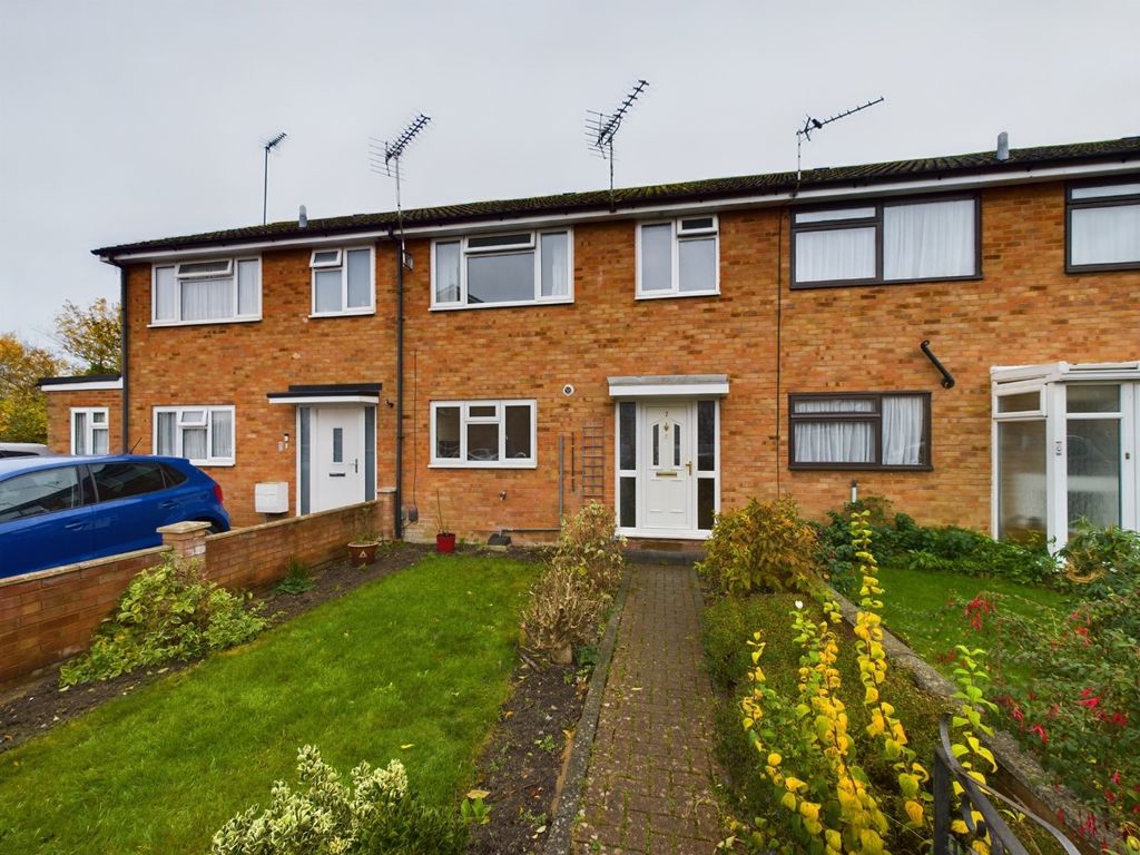 3 bed terraced house for sale in Orwell Close, Hawkslade, Aylesbury