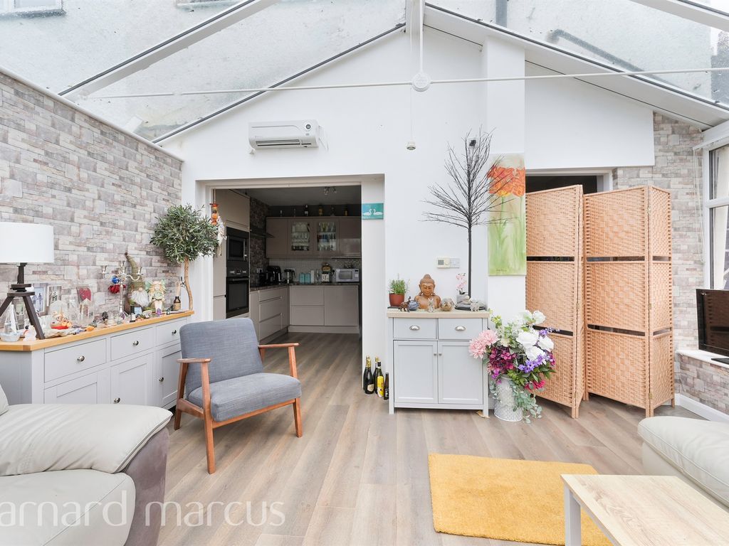 3 bed end terrace house for sale in Kingshill Avenue, Worcester Park