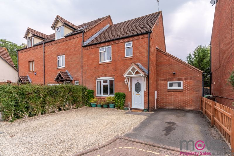 3 bed end terrace house for sale in James Way, Hucclecote GL3 Zoopla