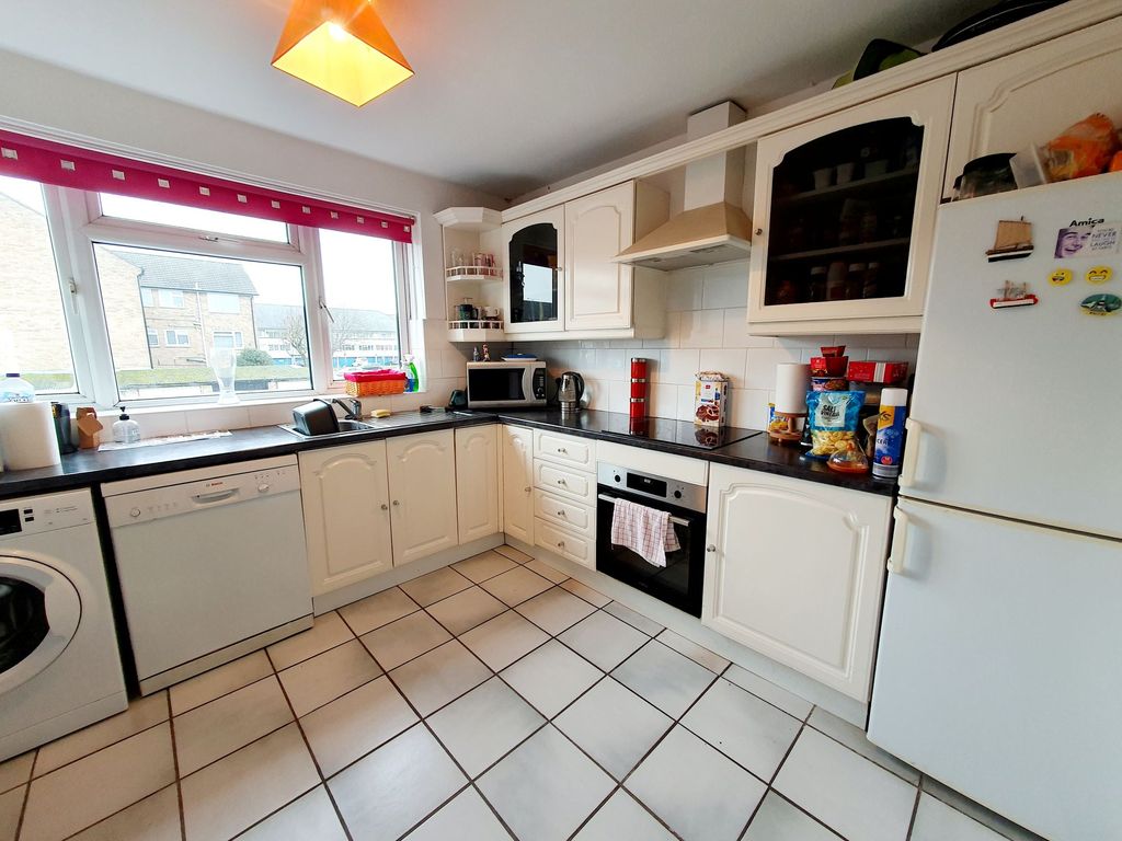 2 bed flat to rent in Rydal Way, Ruislip HA4, £1,650 pcm - Zoopla