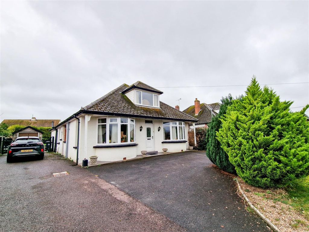 3 bed detached bungalow for sale in Yelland Road, Fremington