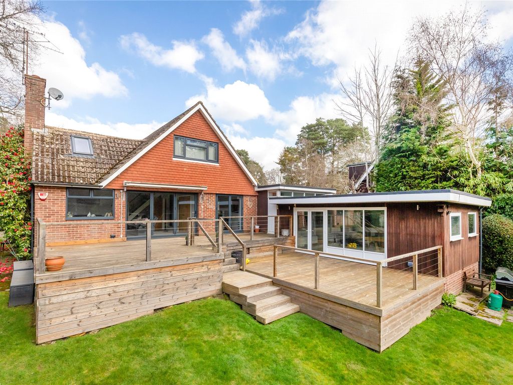 4 bed detached house for sale in Fosseway, Crowthorne, Berkshire RG45