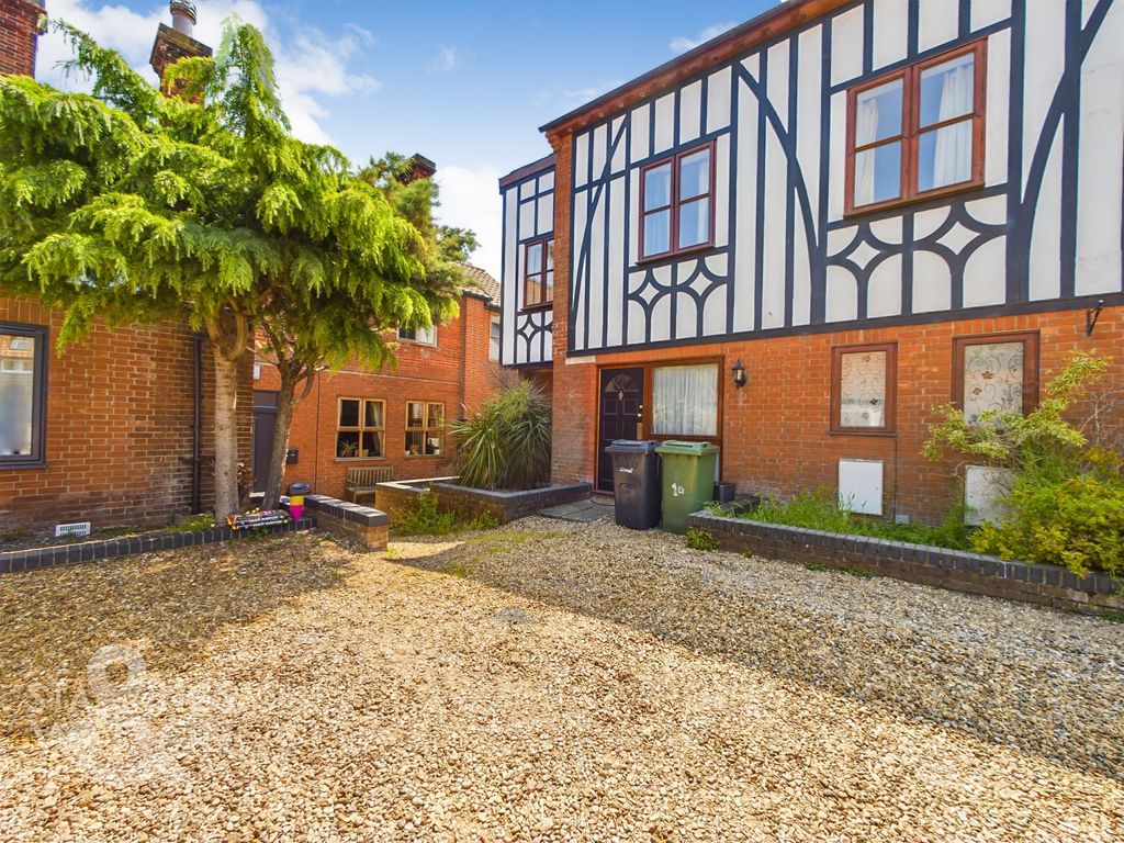 2 bed semidetached house for sale in Roydon Road, Roydon, Diss IP22