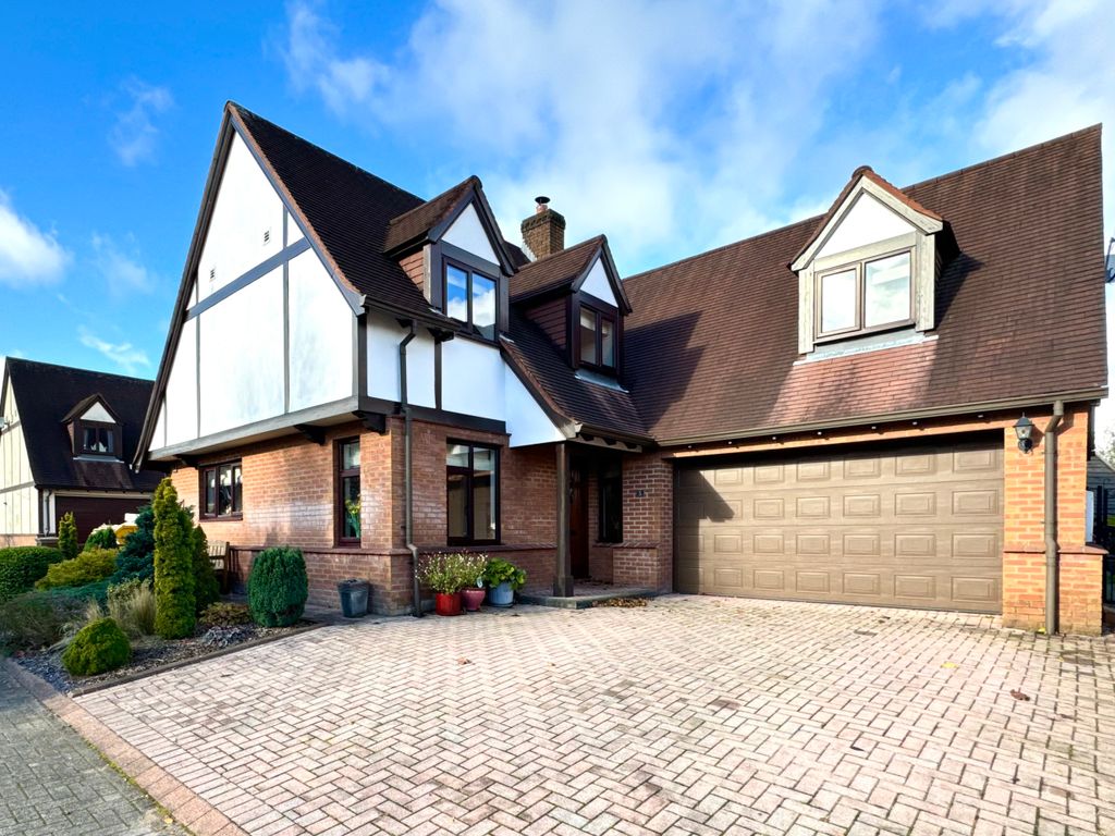 5 bed detached house for sale in Nant Celyn, Hirwaun, Aberdare CF44, £