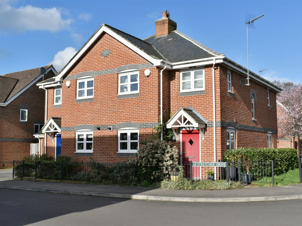 3 bed semidetached house for sale in Stretcher Drive, Hermitage