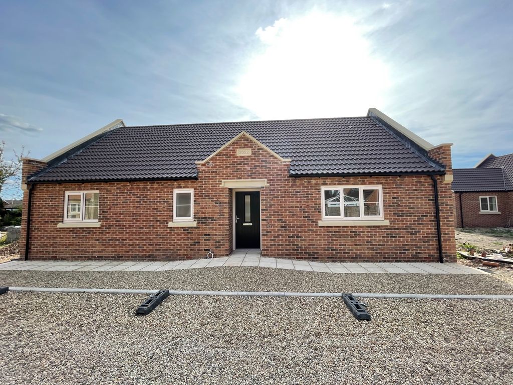 3 bed detached bungalow for sale in Hillgate, Gedney Hill, Spalding
