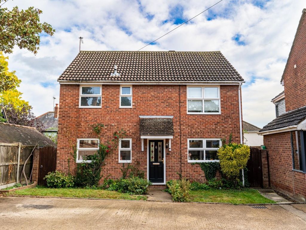 3 bed detached house for sale in The Maltings, Dunmow, Essex CM6, £425,000 Zoopla