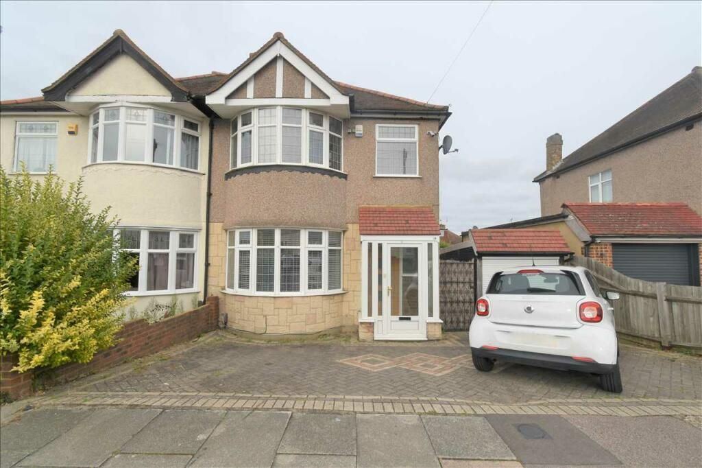 3 Bed Semi Detached House For Sale In Wentworth Drive Crayford