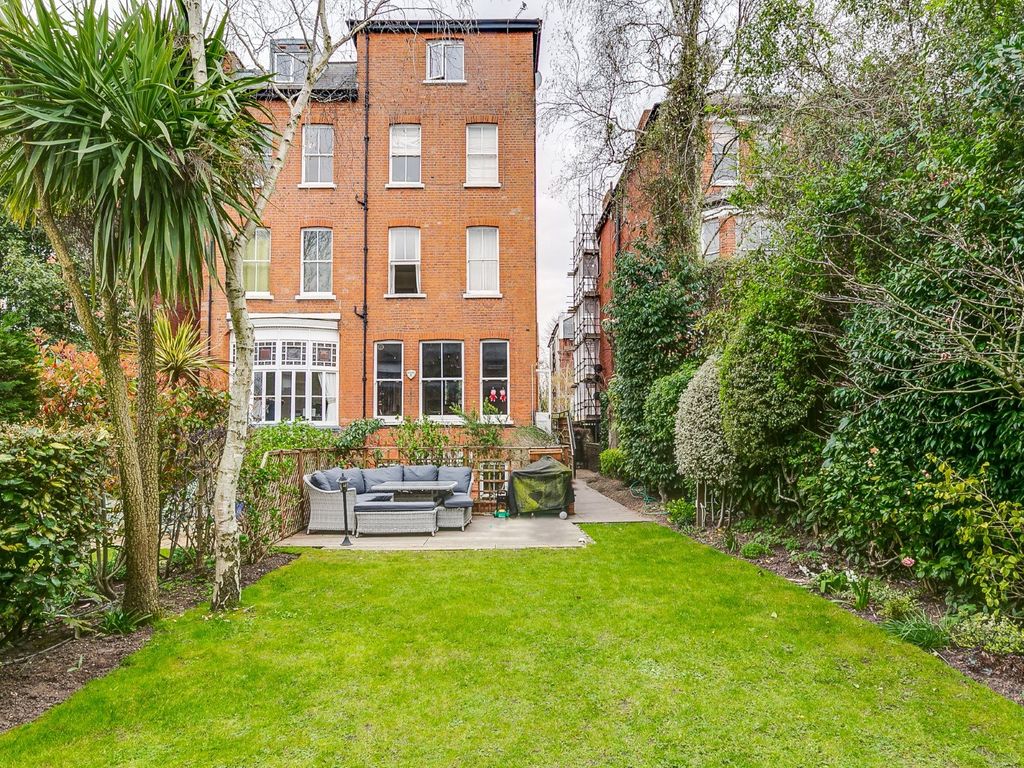 3 bed flat for sale in Compayne Gardens, South Hampstead, London NW6