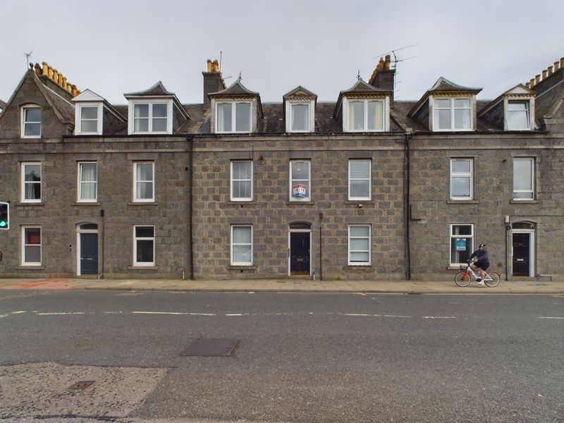 2 bed flat for sale in Holburn Street, Aberdeen AB10, £90,000 Zoopla