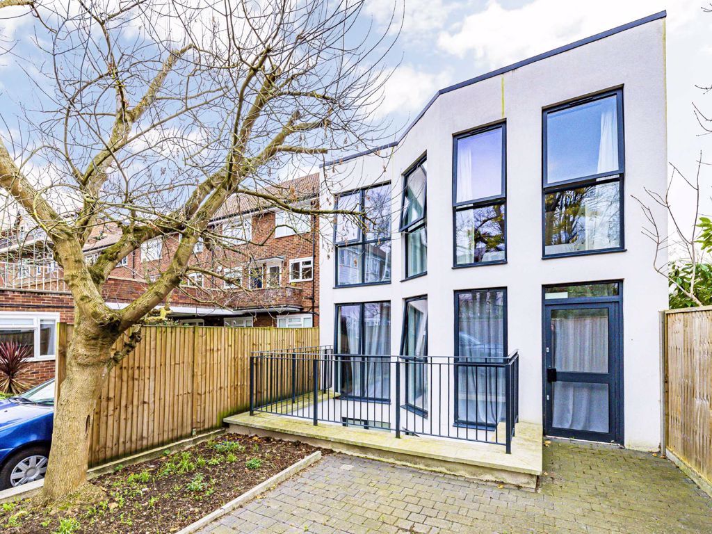 2 bed flat for sale in South Bank, Surbiton KT6 Zoopla