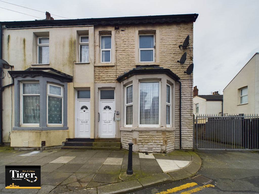 2 bed flat for sale in Clinton Avenue, Blackpool FY1, £45,000 Zoopla