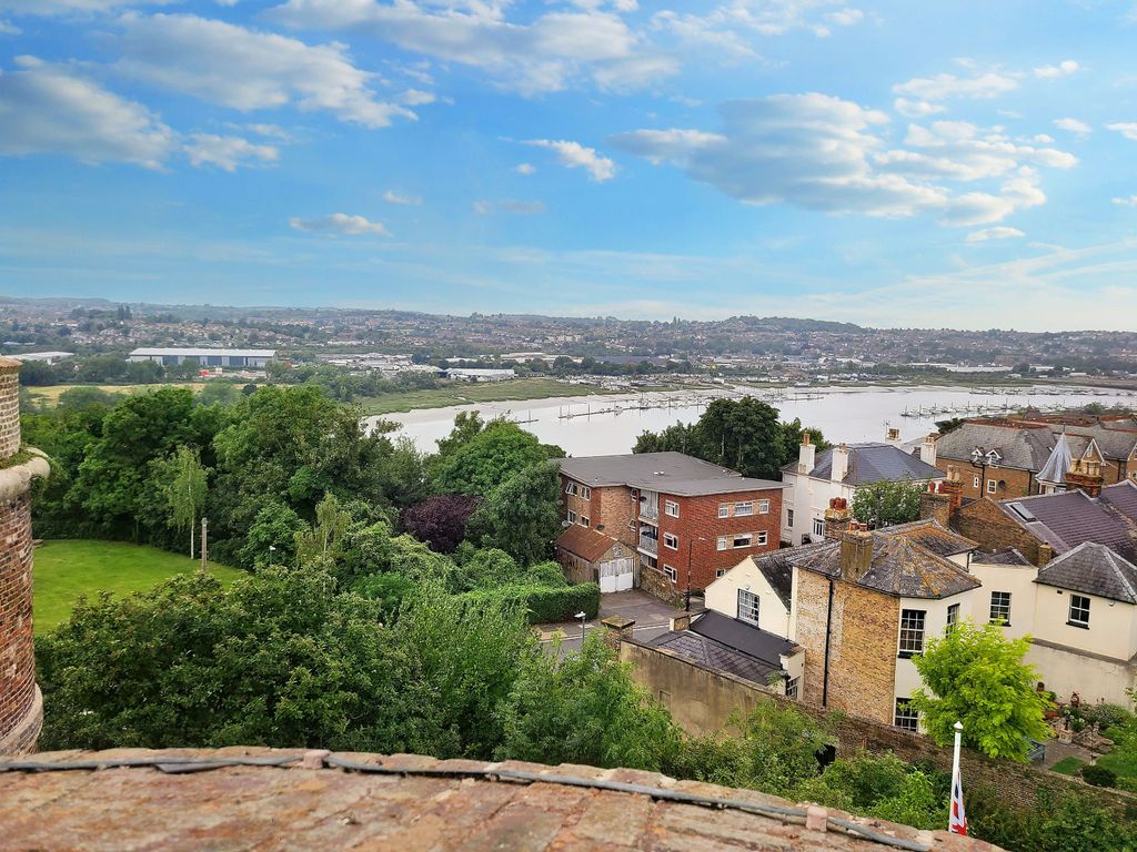 2 bed country house for sale in St. Margarets Street, Rochester ME1, £600,000 Zoopla