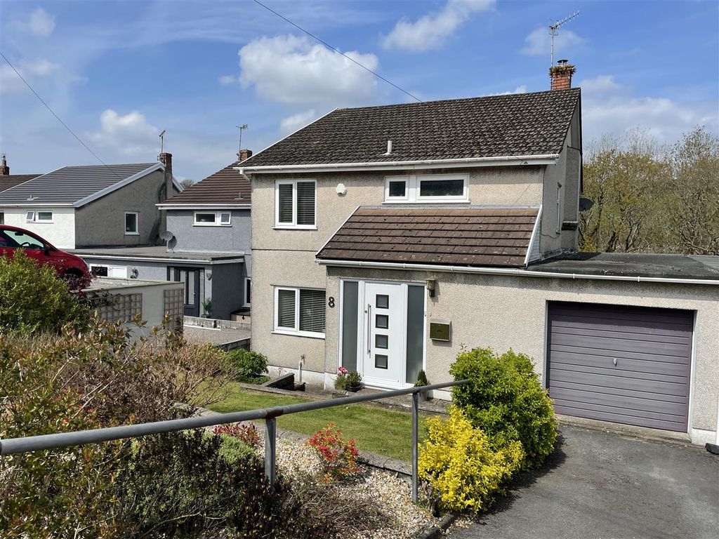 3 bed linkdetached house for sale in Carrick Avenue, Felinfoel