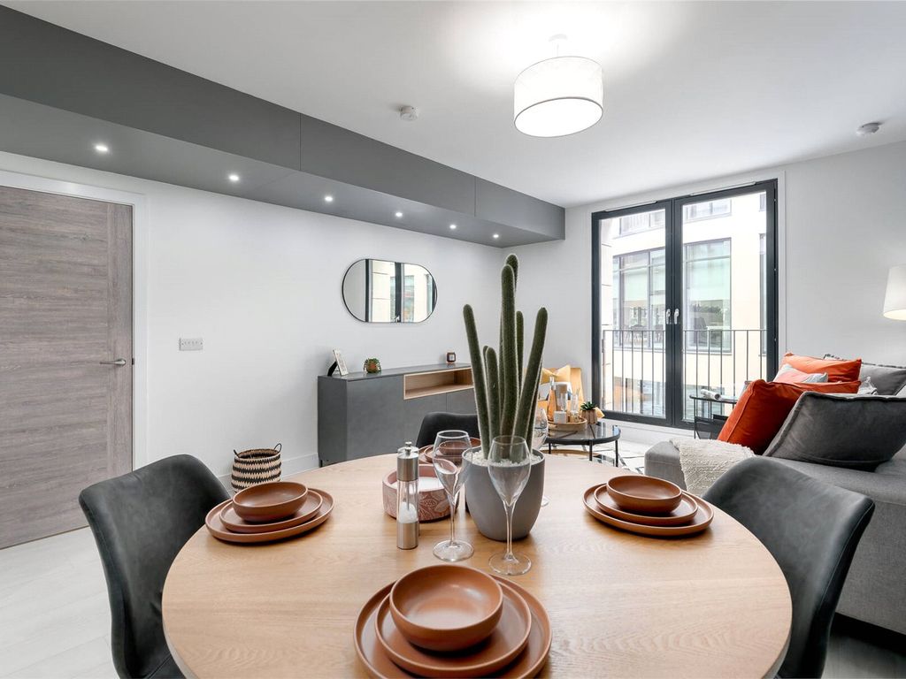 Apt 50, Waverley Square, New Street, Edinburgh, Midlothian EH8  