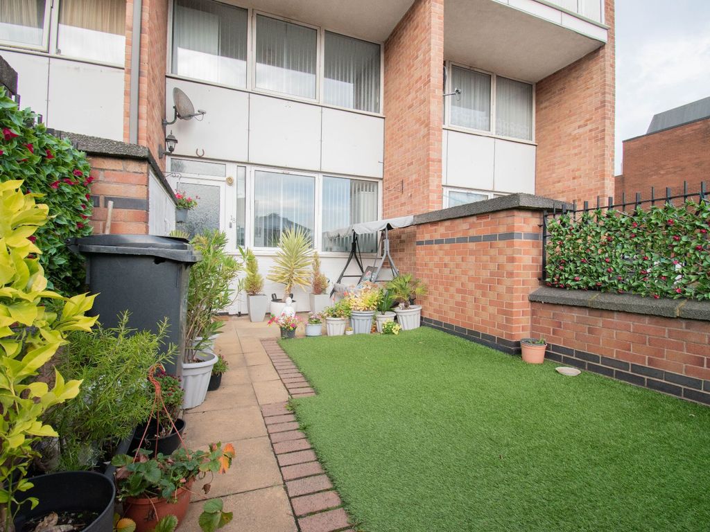 3 bed town house for sale in Stubbs Road, Leicester LE4, £260,000 Zoopla