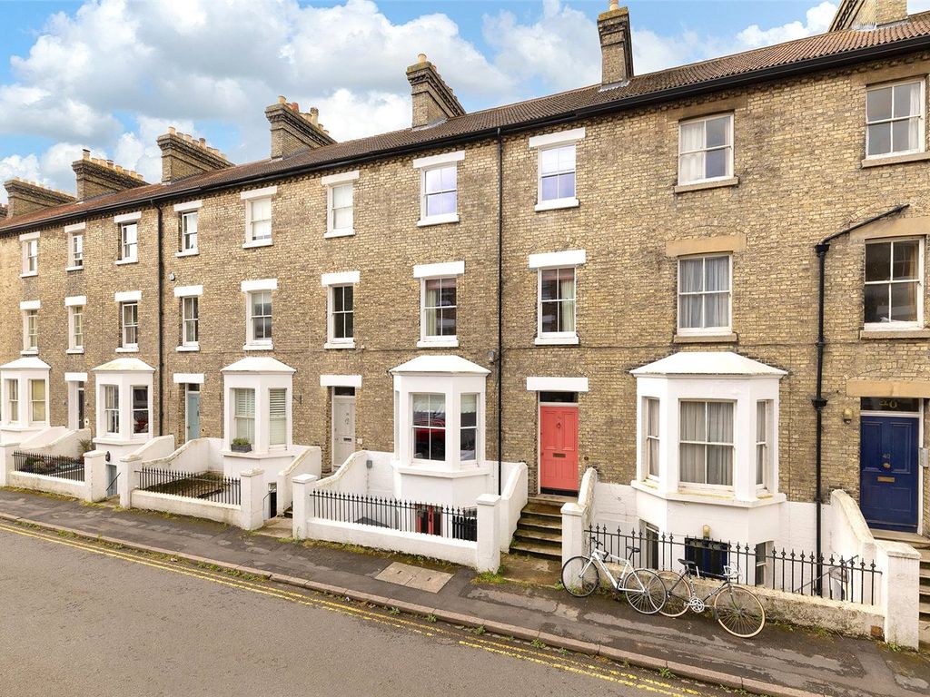 4 bed terraced house for sale in Warkworth Street, Cambridge