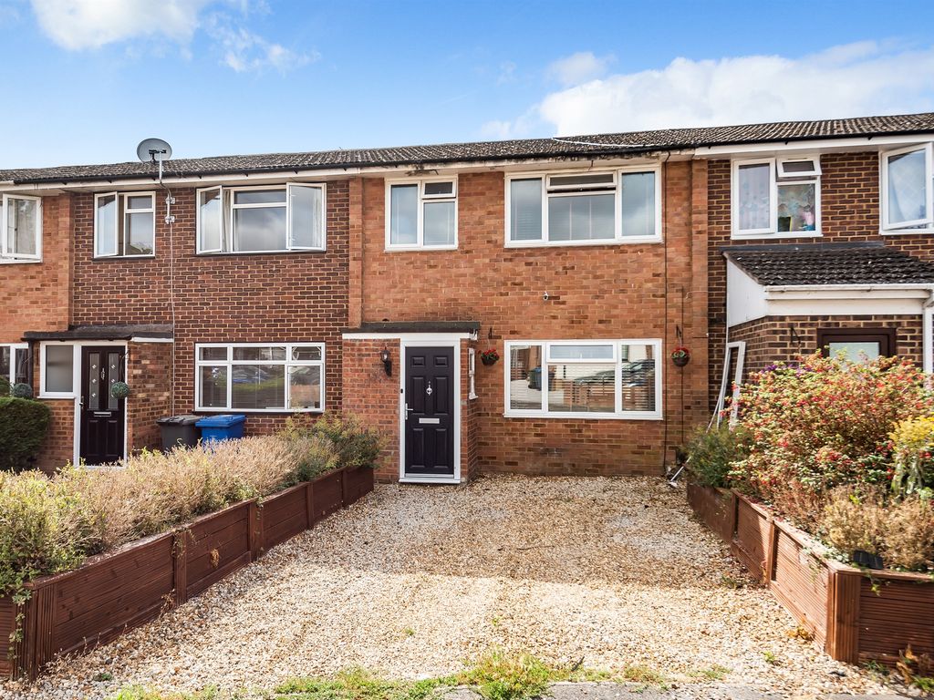 3 bed terraced house for sale in Lexington Avenue, Maidenhead SL6 Zoopla