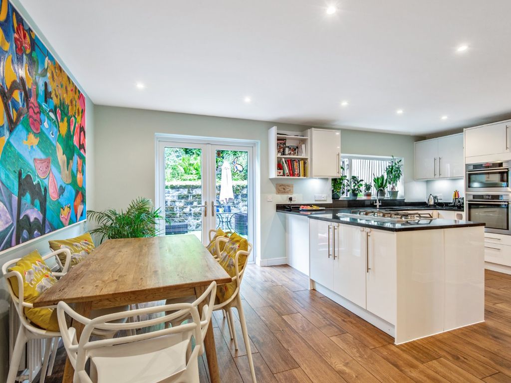4 bed end terrace house for sale in Swiss Cottage Place, High Road