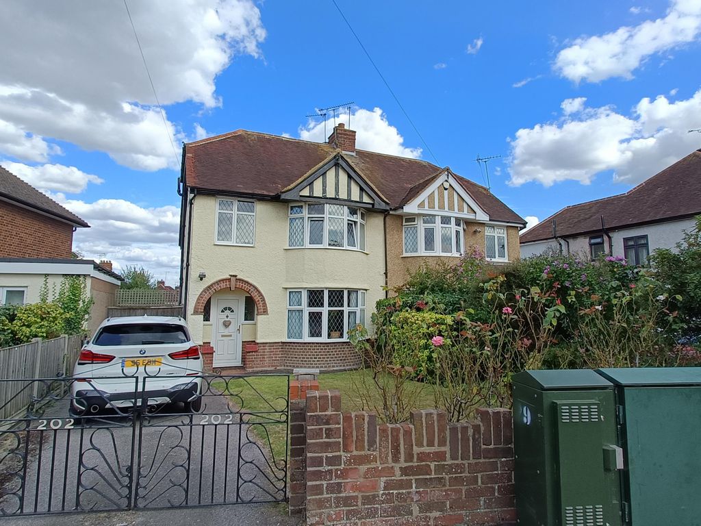 3 bed property to rent in Broomfield Road, Chelmsford, Essex CM1, £