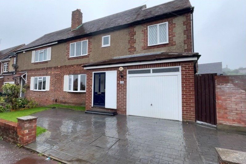 4 bed semidetached house for sale in Flexbury Gardens, Harlow Green