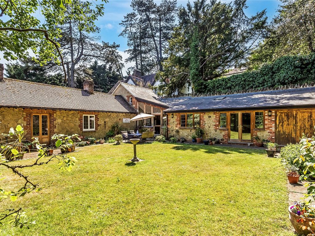 4 bed detached house for sale in East Hill, Oxted, Surrey RH8, £