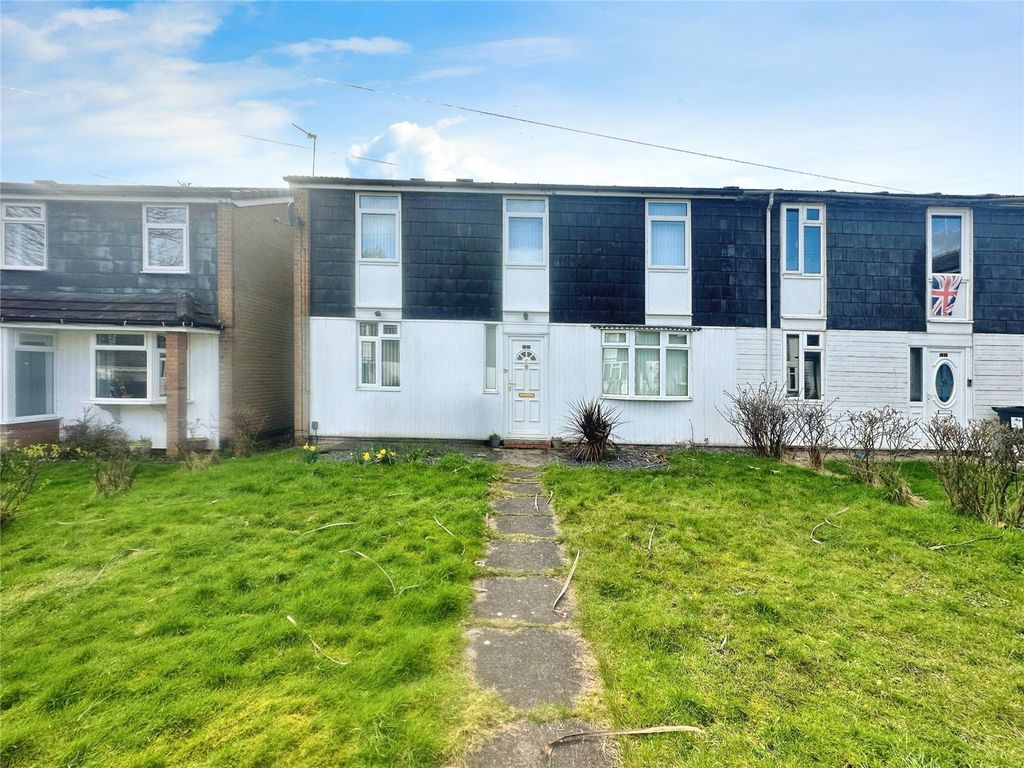 3 bed semidetached house to rent in Woodside, Wolverhampton, West