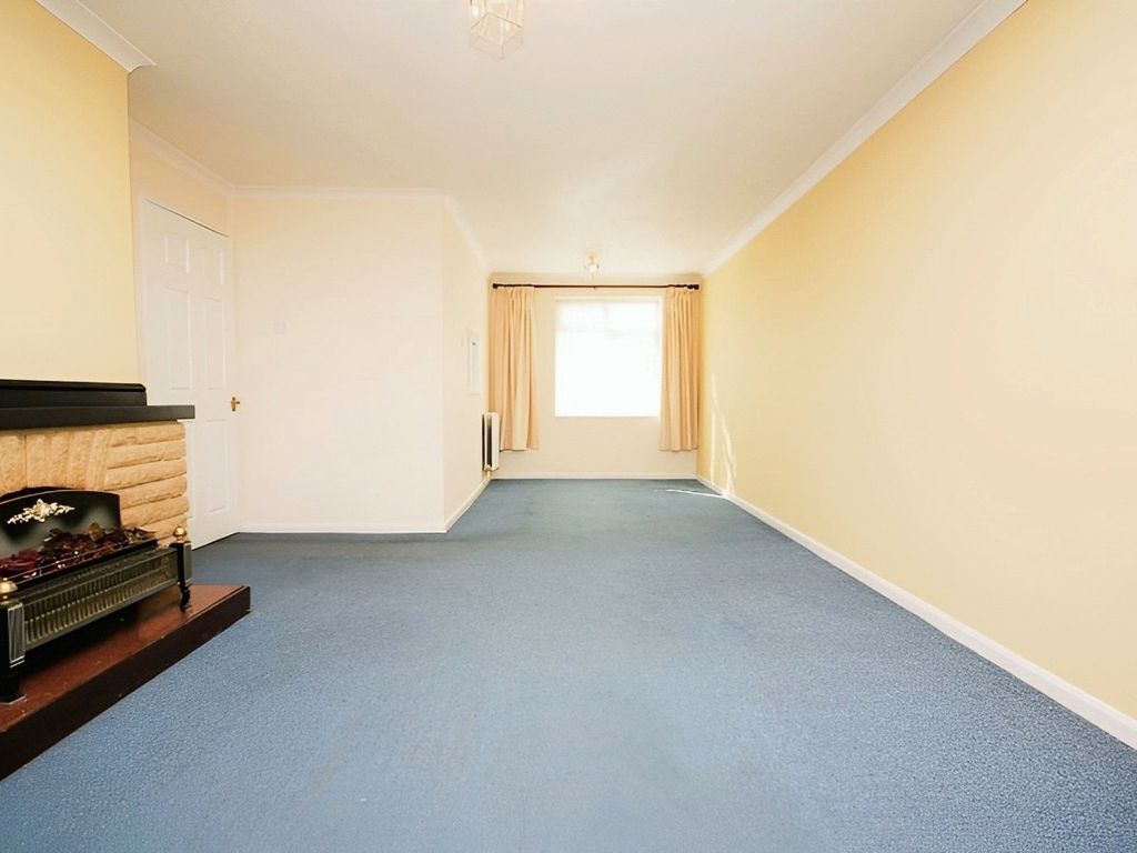 3 bed terraced house to rent in Shepeshall, Basildon SS15, £1,650 pcm