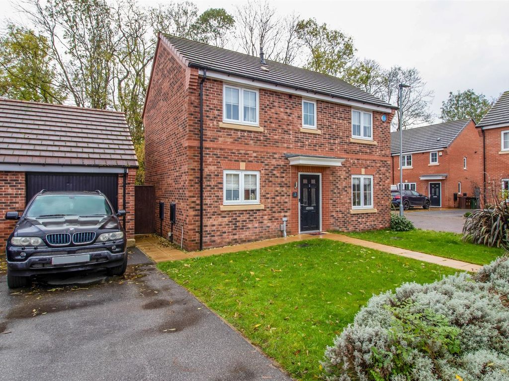 3 bed detached house for sale in Clarke Hall Court, Wakefield WF1, £
