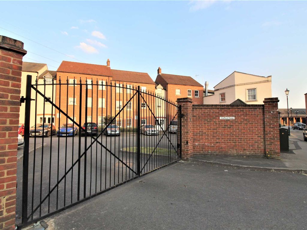 2 bed flat for sale in Stafford Keep, Fairford Leys, Aylesbury HP19