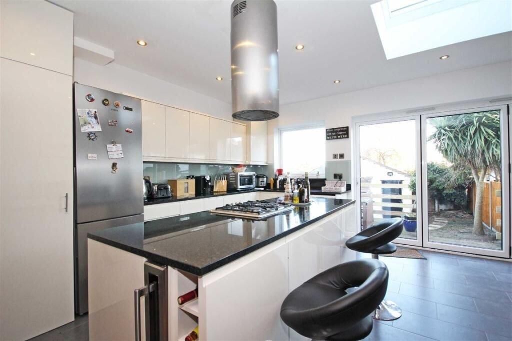 3 bed property to rent in The Ridgeway, Acton Town W3 Zoopla