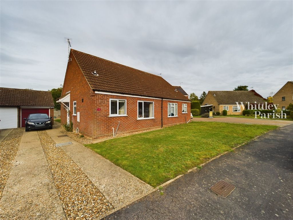 2 bed semidetached bungalow for sale in Nicholls Way, Roydon, Diss