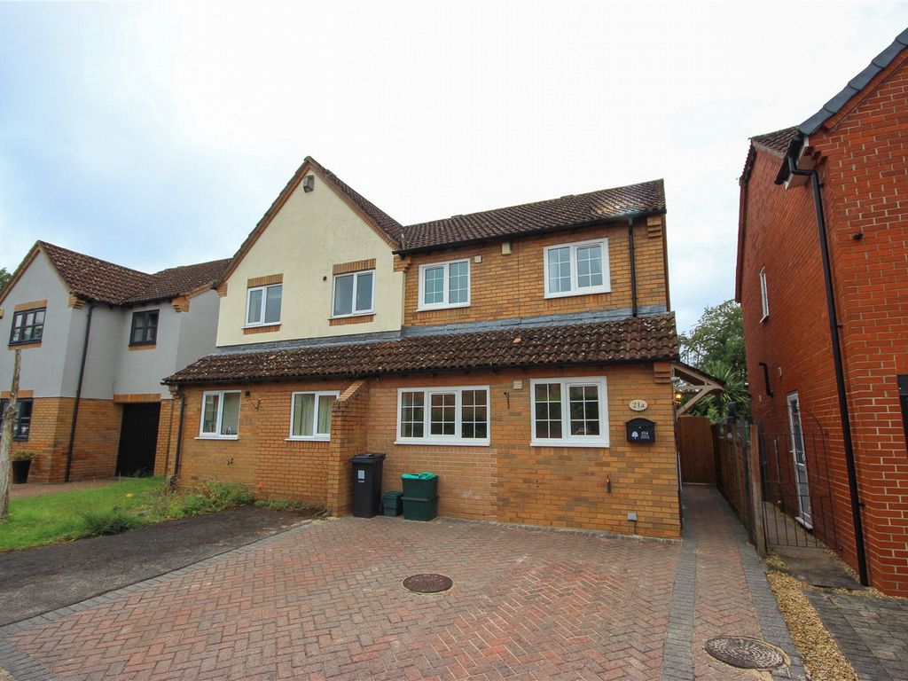 3 bed semidetached house to rent in Oaktree Crescent, Bradley Stoke