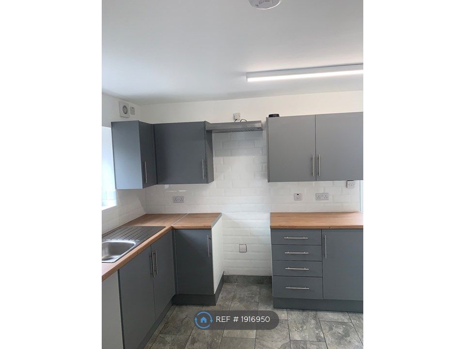 3 bed semidetached house to rent in Underhill Crescent, Abergavenny