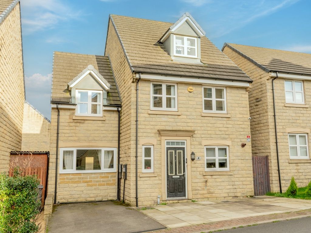 5 bed detached house for sale in Flaxton Court, Laisterdyke, Bradford