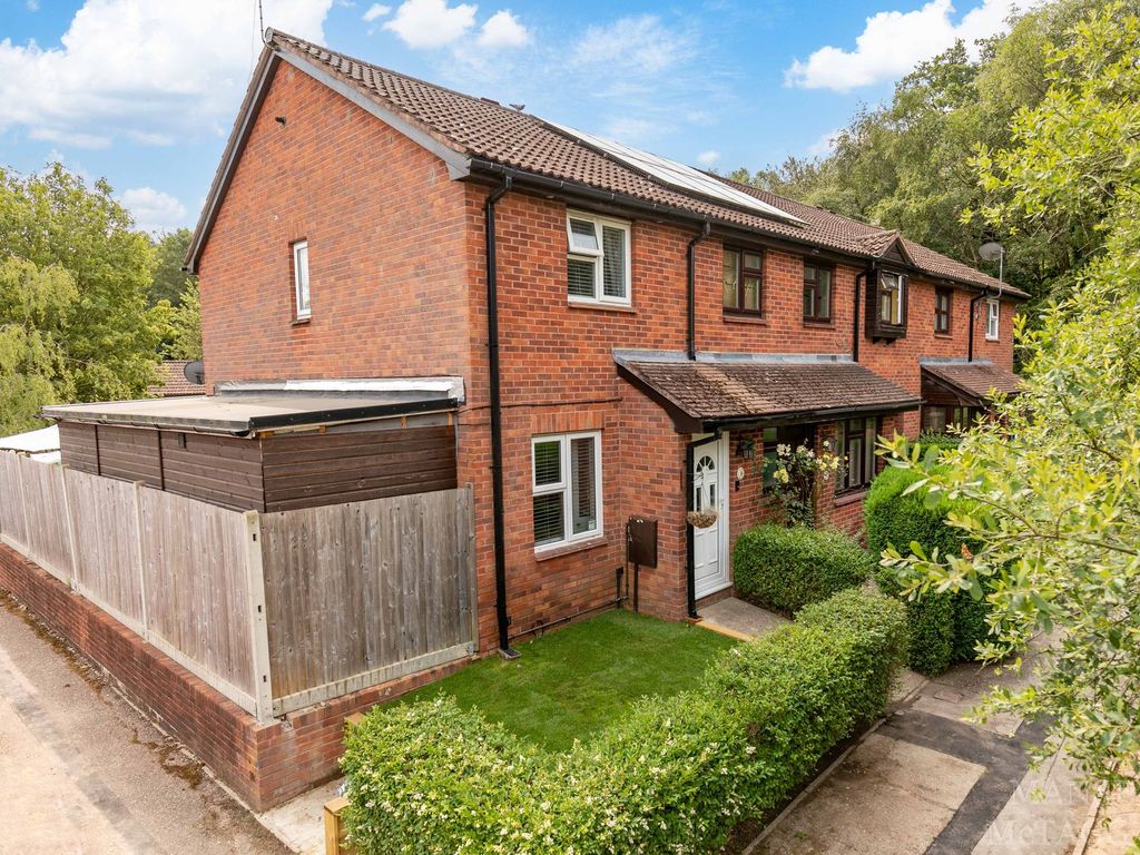 2 bed end terrace house for sale in St. Sampson Road, Crawley RH11, £